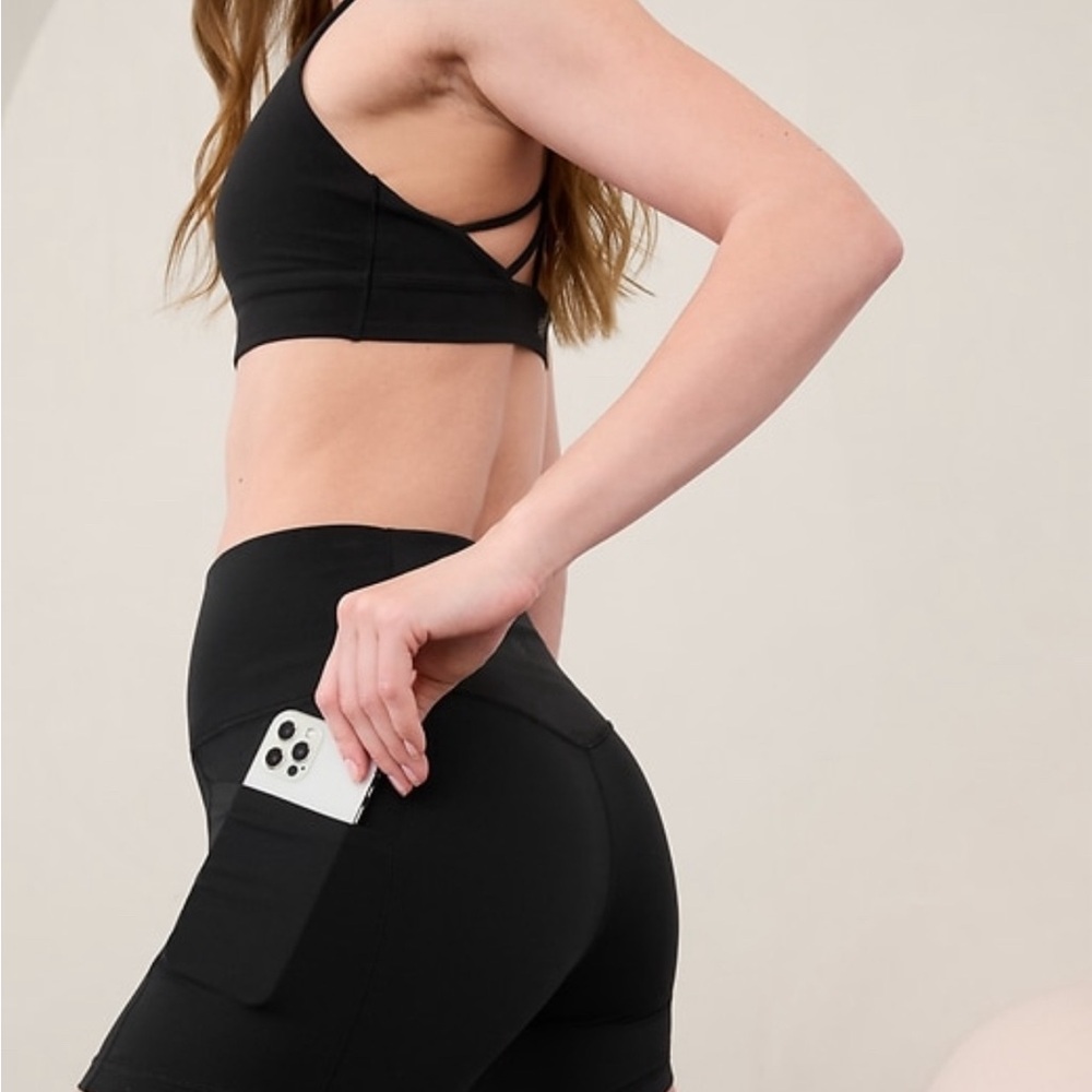 Athleta High Rise Salutation Stash Shorts, Black, XL🖤